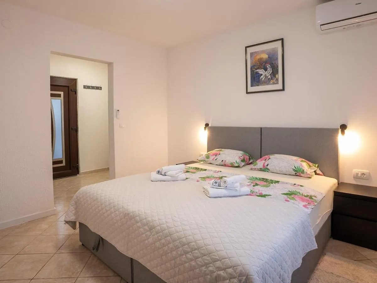 Restaurant & Rooms Nino Porat  0*, Porat (Krk) Croazia