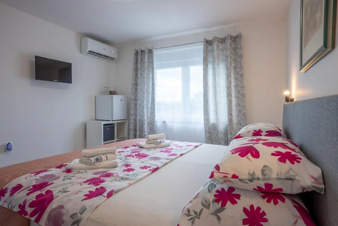 Restaurant & Rooms Nino Porat  Croazia